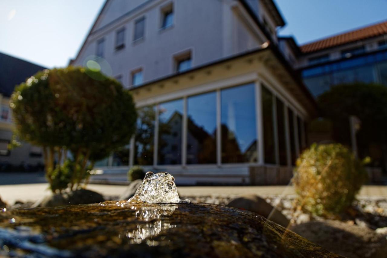Gruener Baum Garni Hotel Krumbach Bagian luar foto