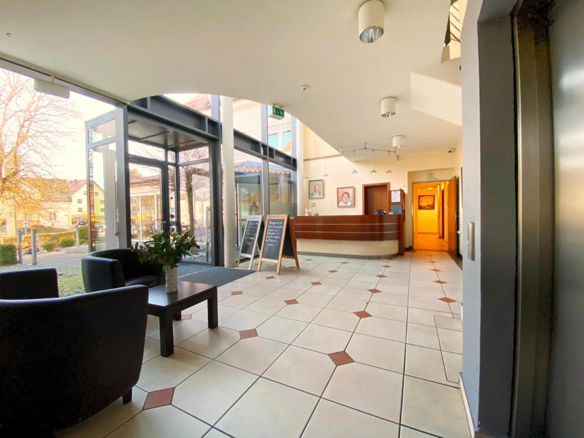 Gruener Baum Garni Hotel Krumbach Bagian luar foto