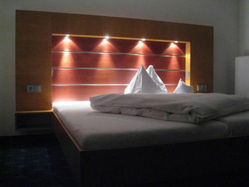 Gruener Baum Garni Hotel Krumbach Ruang foto
